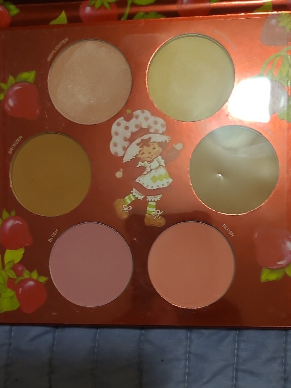 Strawberry Shortcake Complexion Palette And Set Of 10 Sponges In Cute Jar - Picture 5 of 6